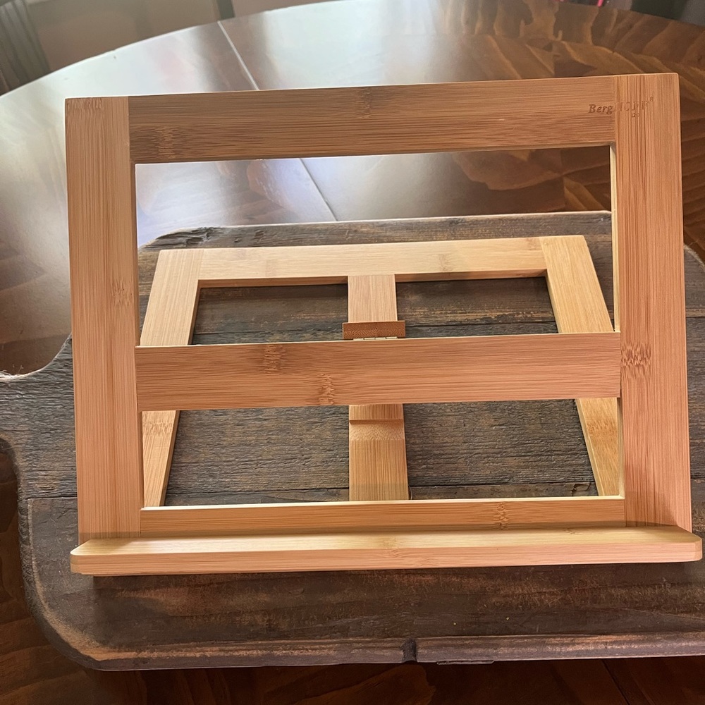 Cook book stand